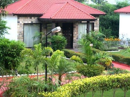 Hotel Corbett Leela Vilas Corbett National Park Exteriér fotografie