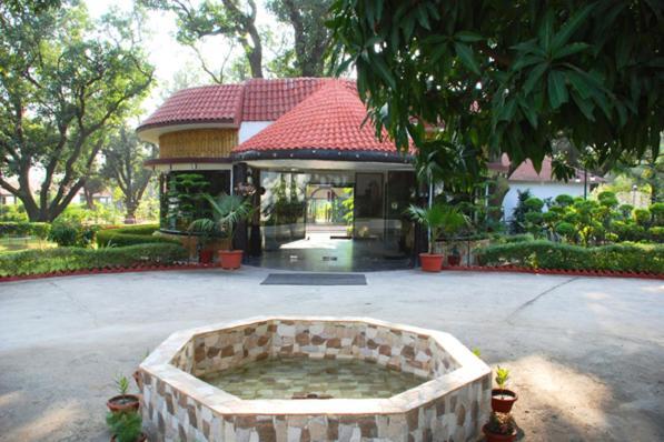 Hotel Corbett Leela Vilas Corbett National Park Exteriér fotografie
