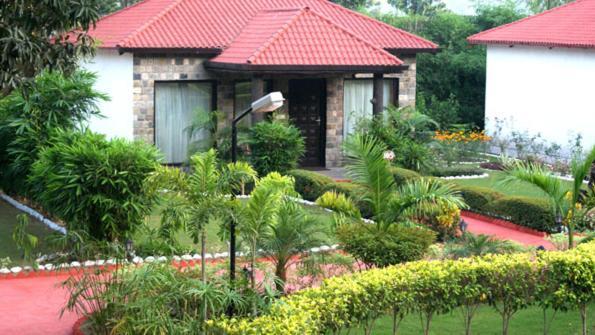 Hotel Corbett Leela Vilas Corbett National Park Exteriér fotografie